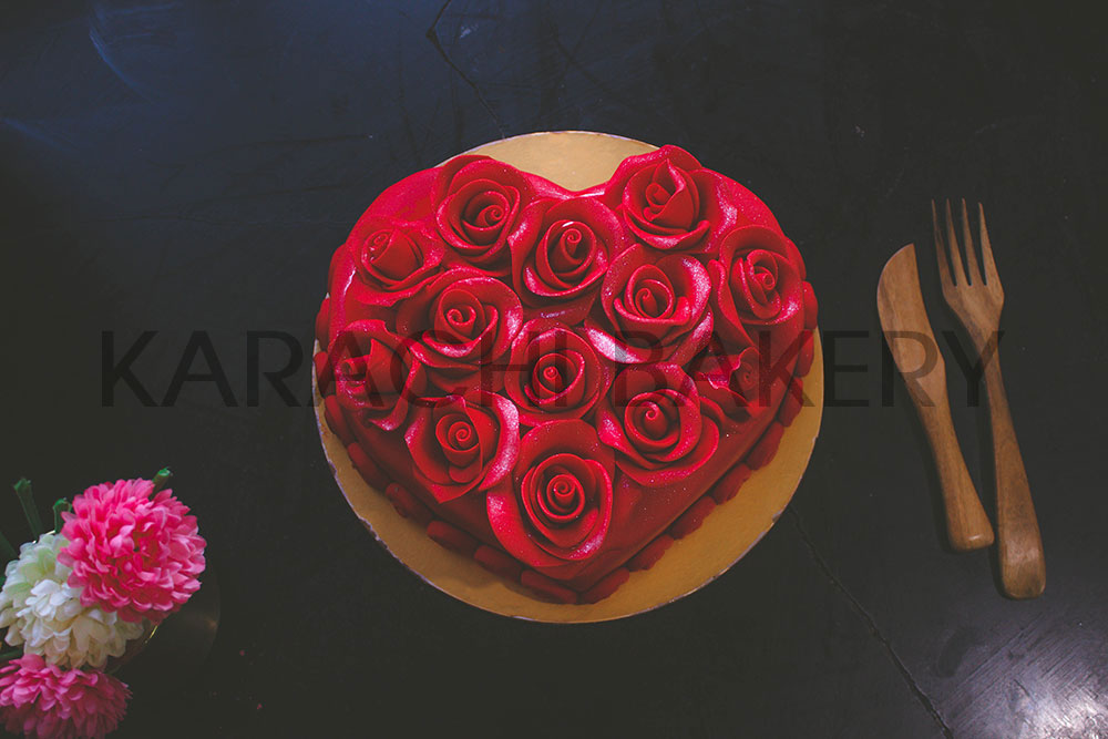 Buy/Send Happy Valentine's Day Red Heart Cake- 2 Kg Online- FNP